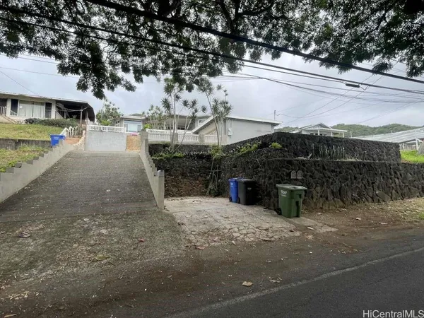 $3,000 | 47-150 Kamehameha Highway, Kaneohe, HI 96744