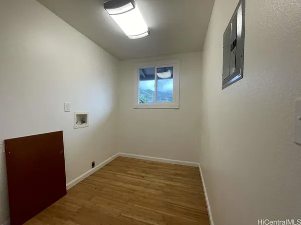 $3,000 | 47-150 Kamehameha Highway, Kaneohe, HI 96744