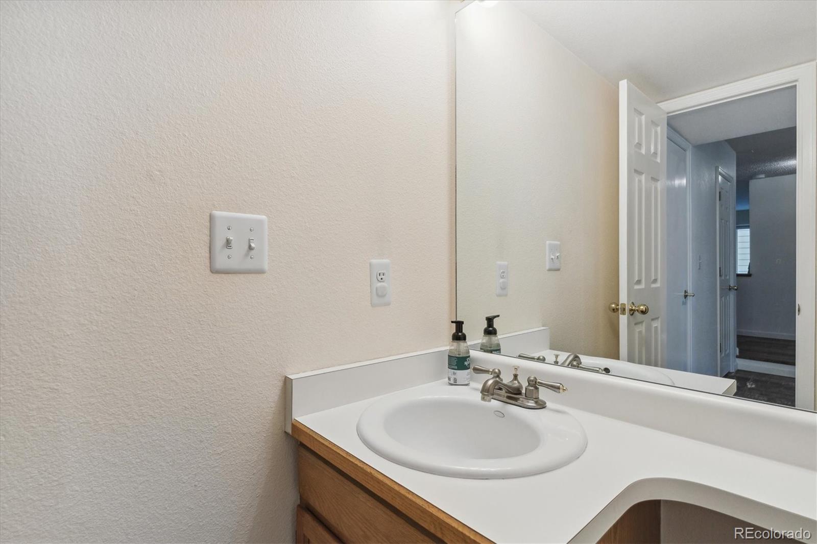 9859 Spring Hill Drive Highlands Ranch, CO 80129 - Photo 19 of 37 Gallery Image 19