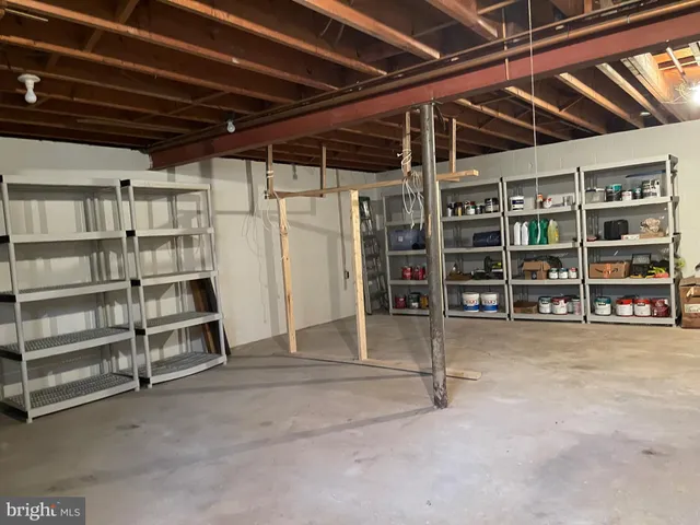 a picture of floor with a floor plan