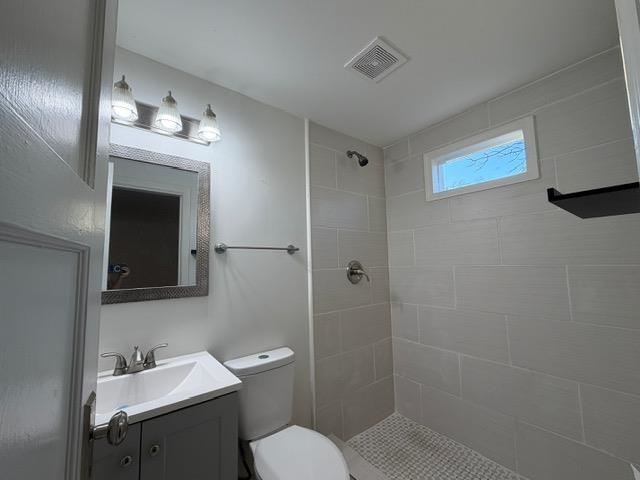 1073 Bruce Street Memphis, TN 38104 - Photo 8 of 12 a bathroom with a toilet a sink and mirror