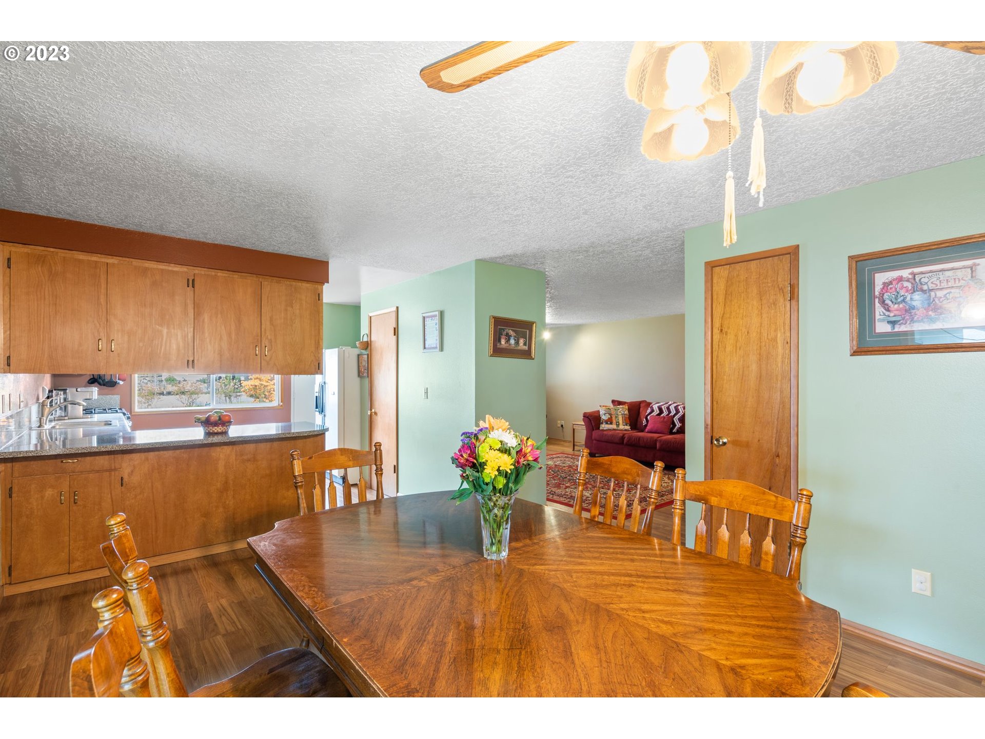 6104 Caldwell Road Gladstone, OR 97027 - Photo 15 of 28 Dining Area