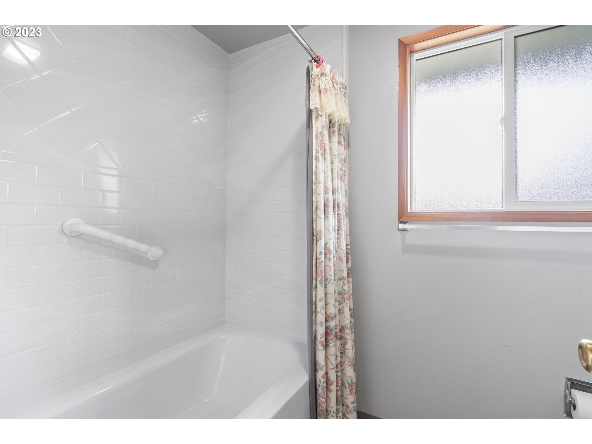 6104 Caldwell Road Gladstone, OR 97027 - Photo 19 of 28 Bathroom