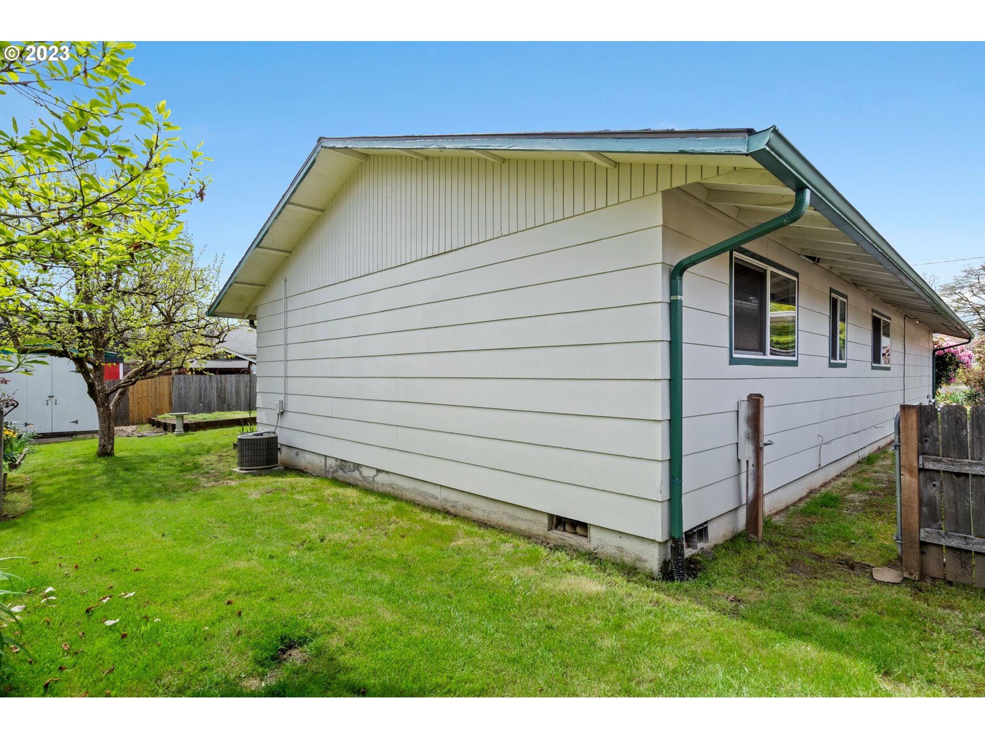 6104 Caldwell Road Gladstone, OR 97027 - Photo 25 of 28 Backyard