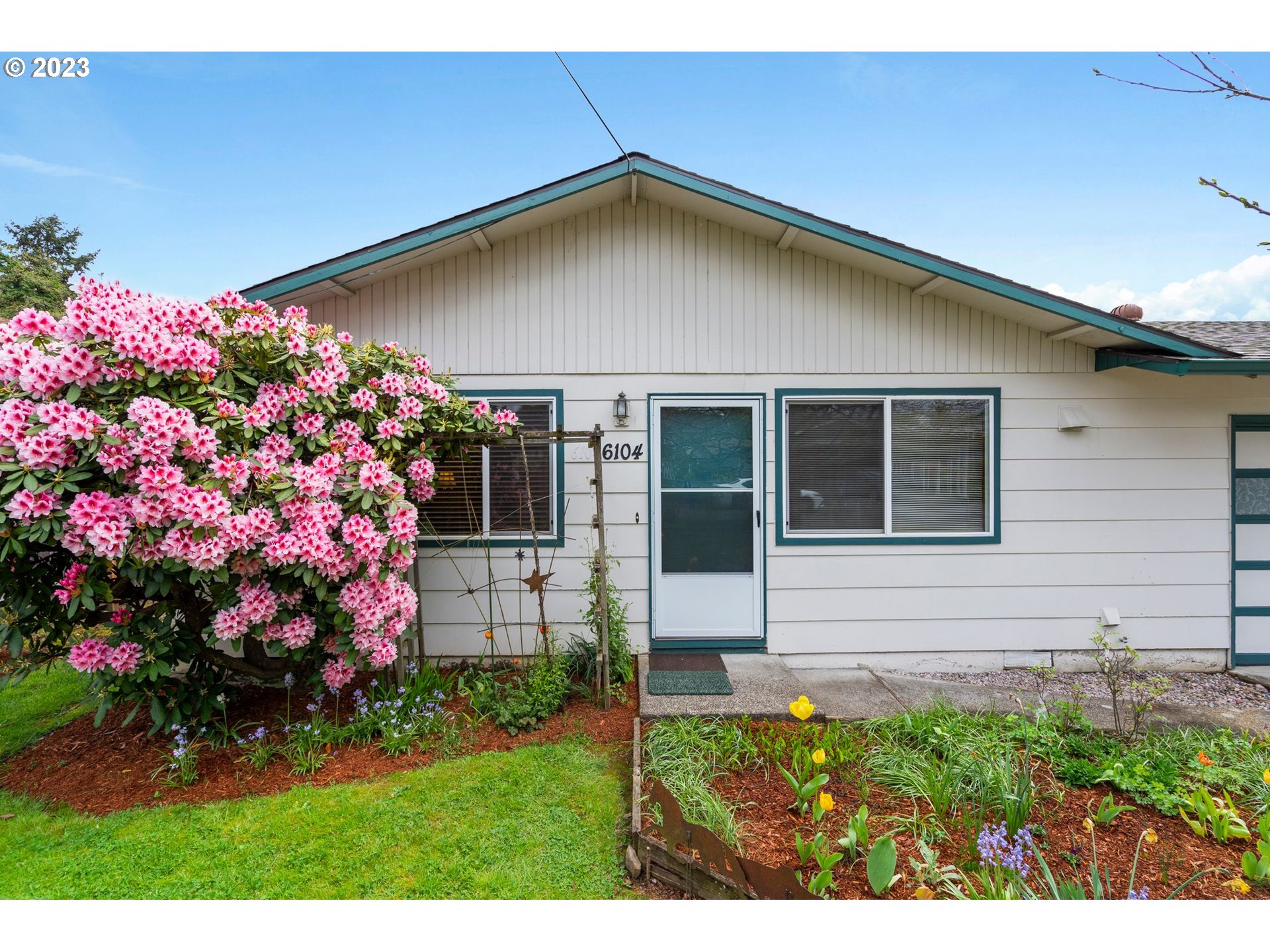 6104 Caldwell Road Gladstone, OR 97027 - Photo 4 of 28 Exterior