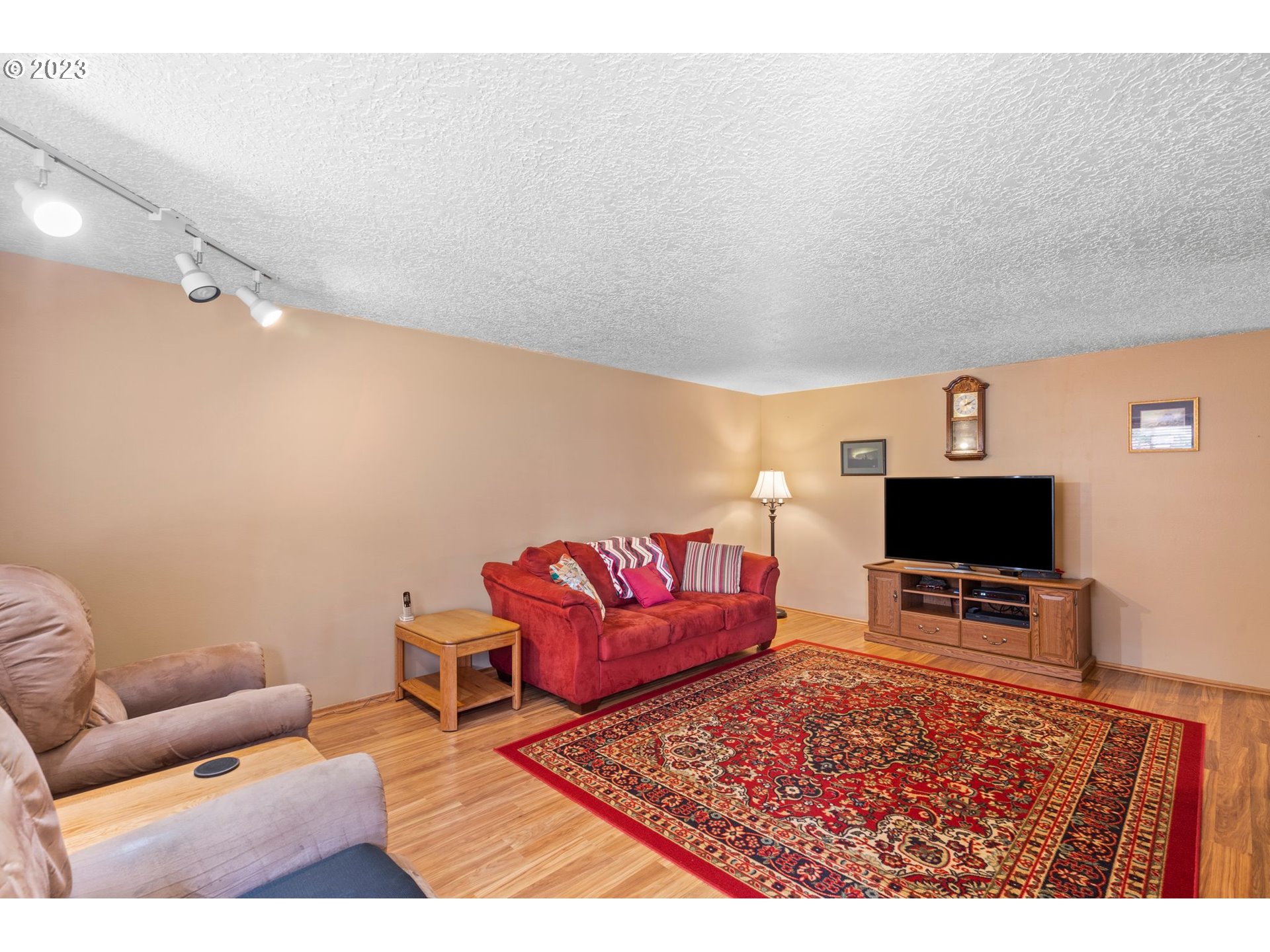 6104 Caldwell Road Gladstone, OR 97027 - Photo 7 of 28 Living Room