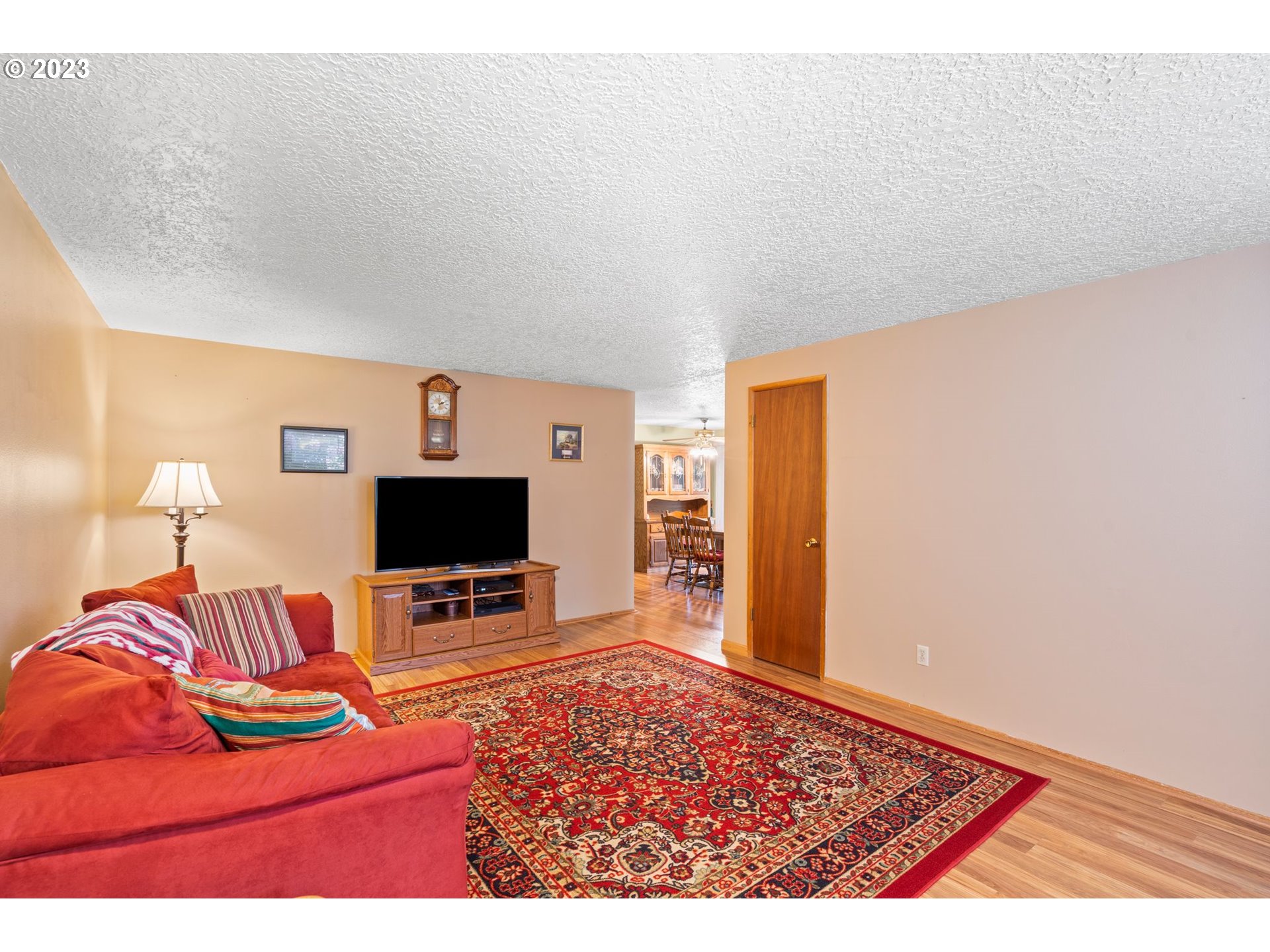 6104 Caldwell Road Gladstone, OR 97027 - Photo 8 of 28 Living Room