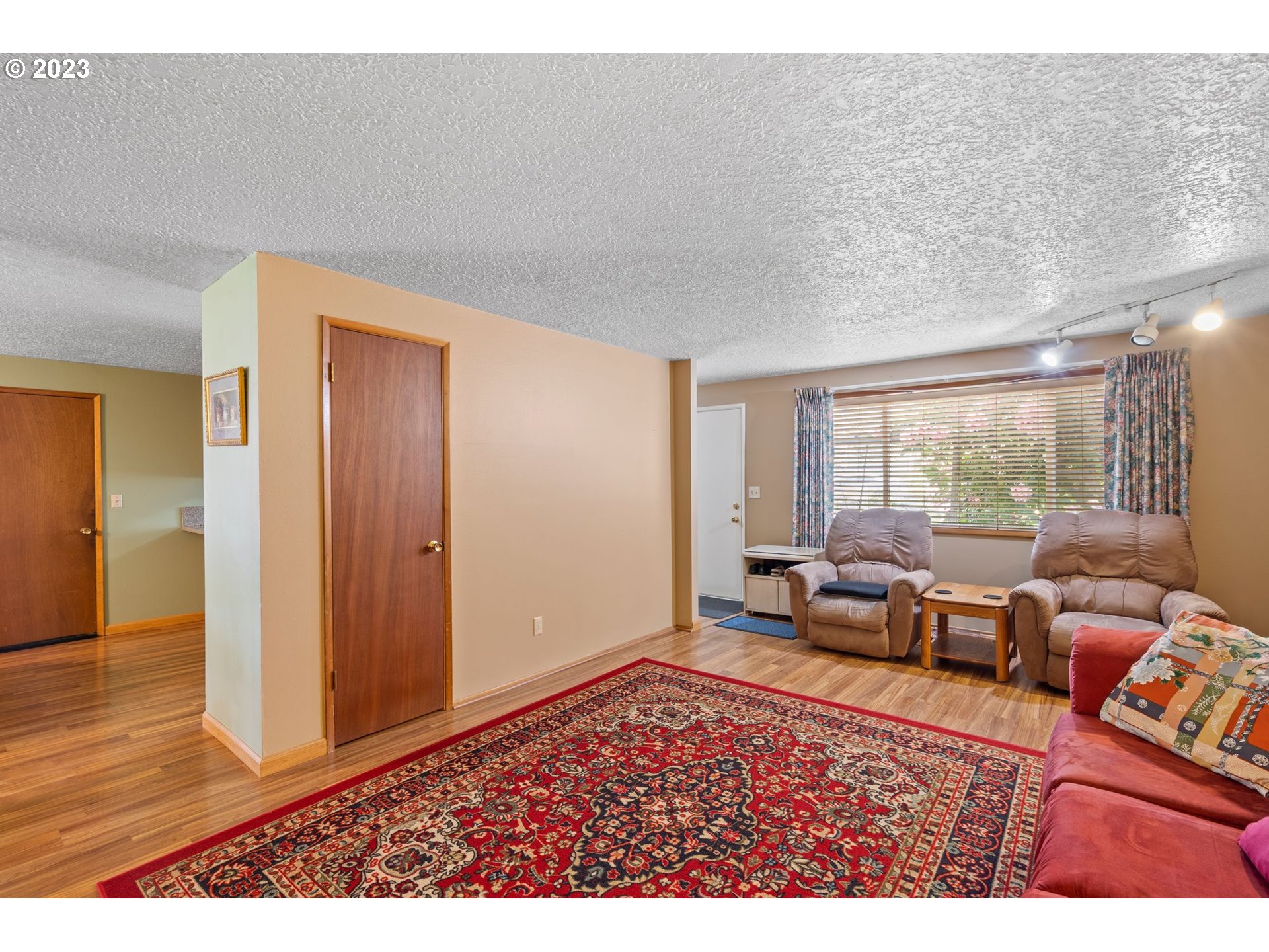 6104 Caldwell Road Gladstone, OR 97027 - Photo 9 of 28 Living Room
