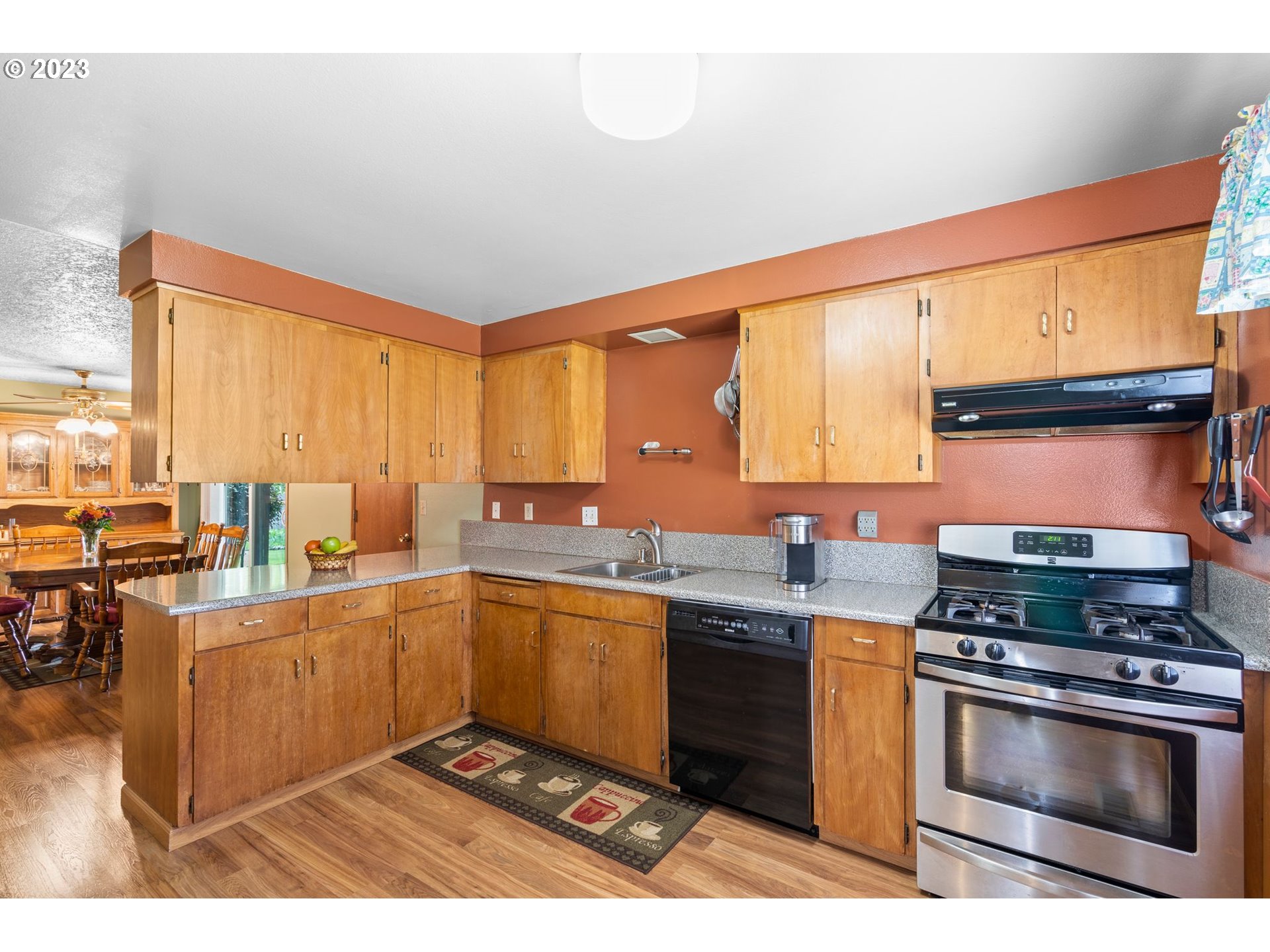 6104 Caldwell Road Gladstone, OR 97027 - Photo 10 of 28 Kitchen