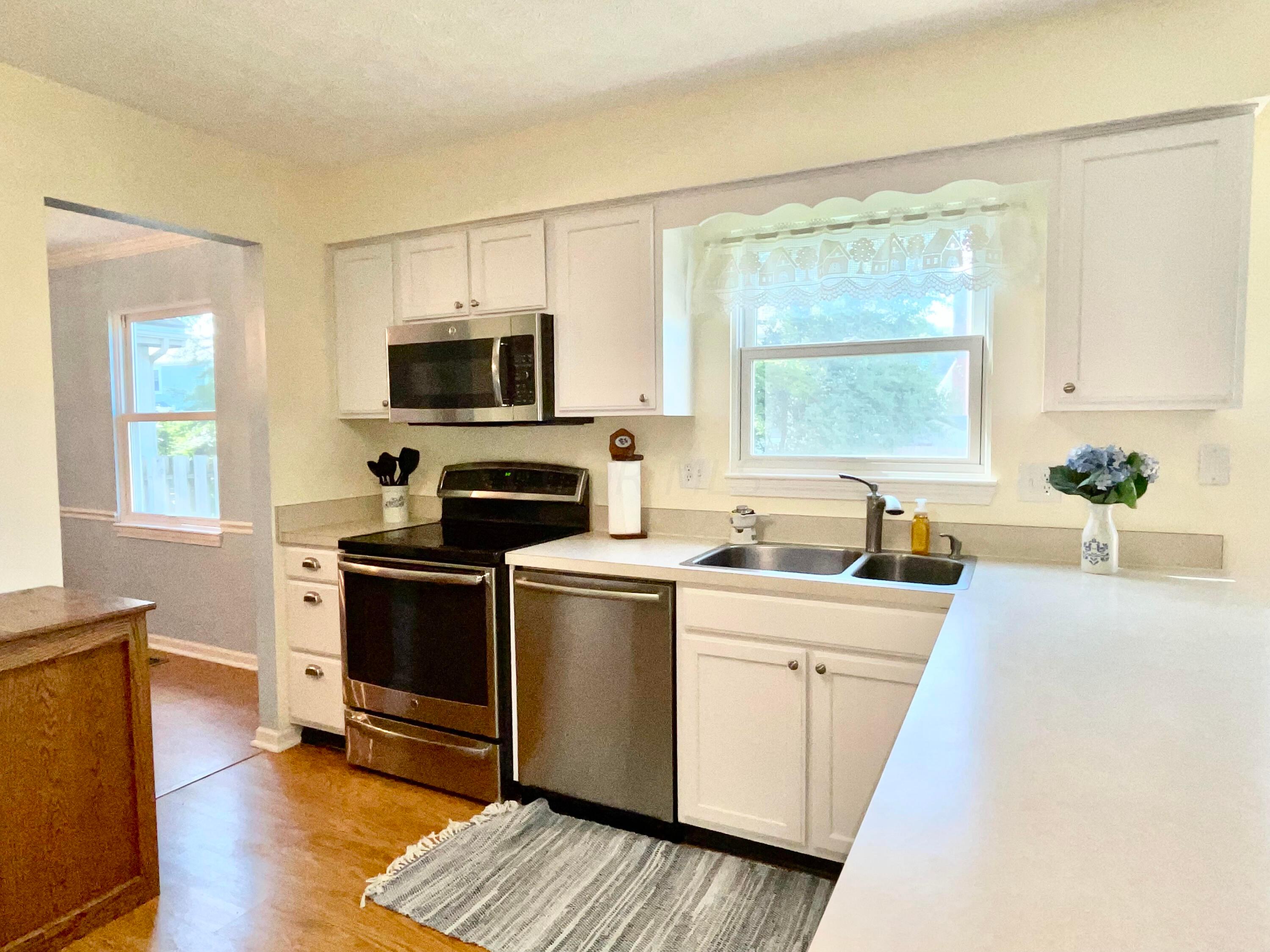 5294 Bressler Drive Hilliard, OH 43026 - Photo 9 of 45 Bright white cabinets and plenty of counter space!