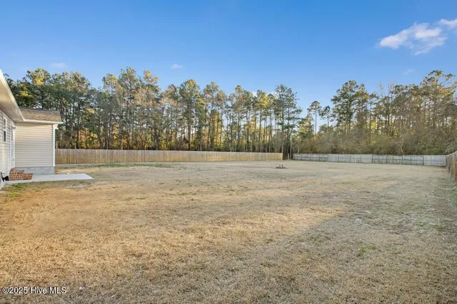 $1,700 | 106 Lois Court, Richlands, NC 28574