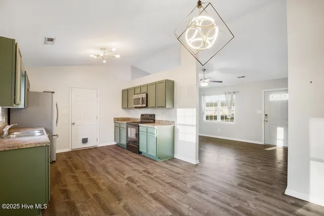 $1,700 | 106 Lois Court, Richlands, NC 28574