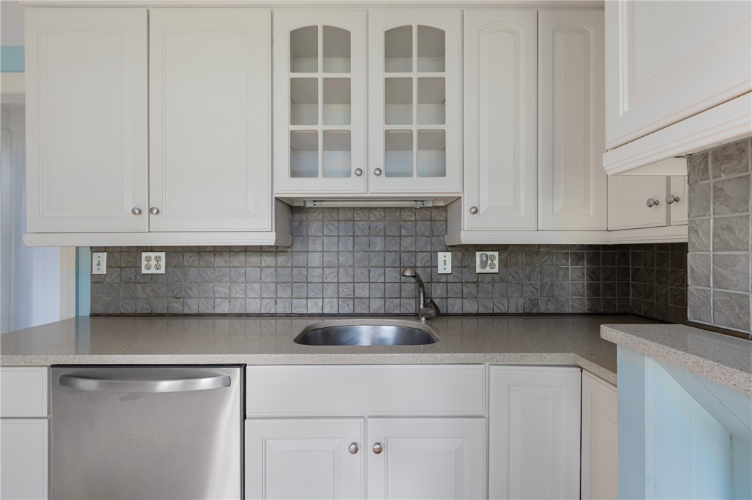 37 Reservoir Road Middletown, RI 02842 - Photo 14 of 39 Kitchen