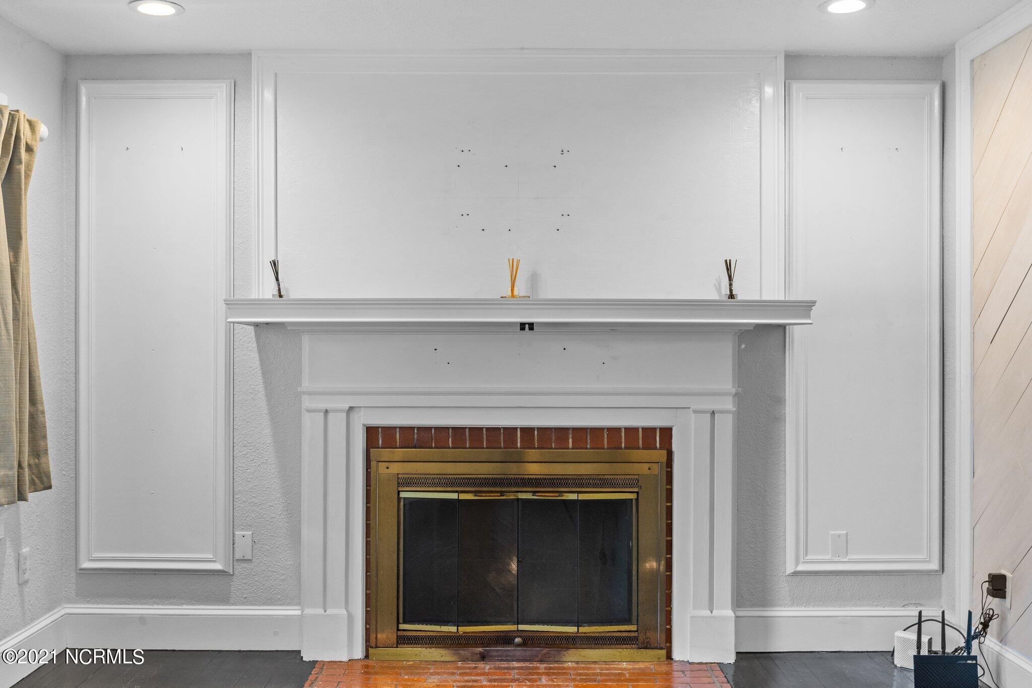 126 Roosevelt Road Jacksonville, NC 28540 - Photo 12 of 44 Fireplace