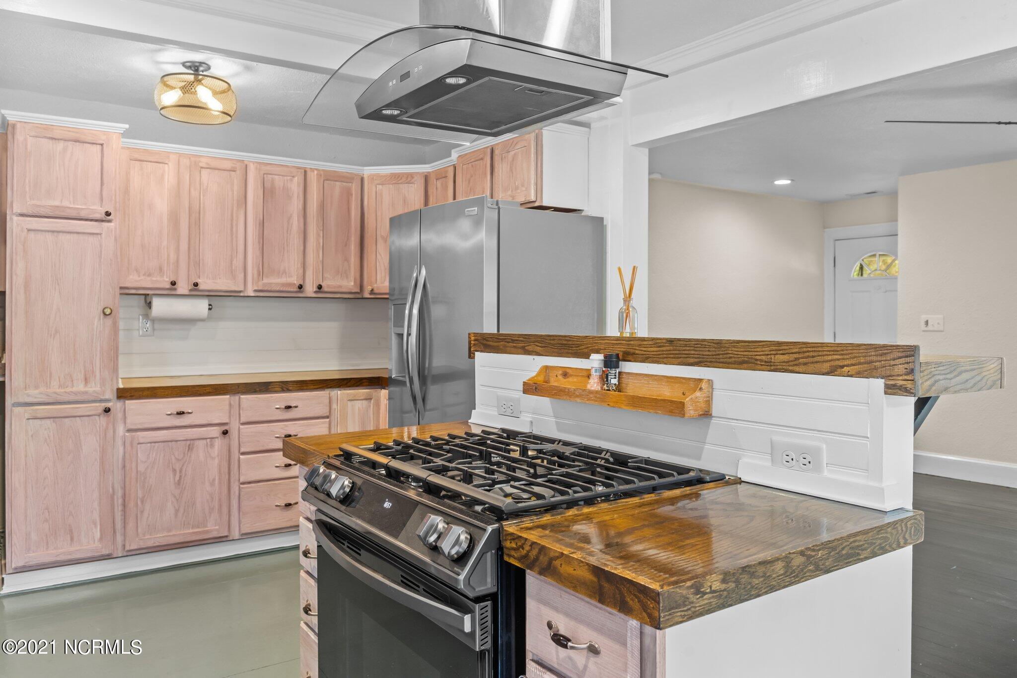 126 Roosevelt Road Jacksonville, NC 28540 - Photo 16 of 44 Kitchen