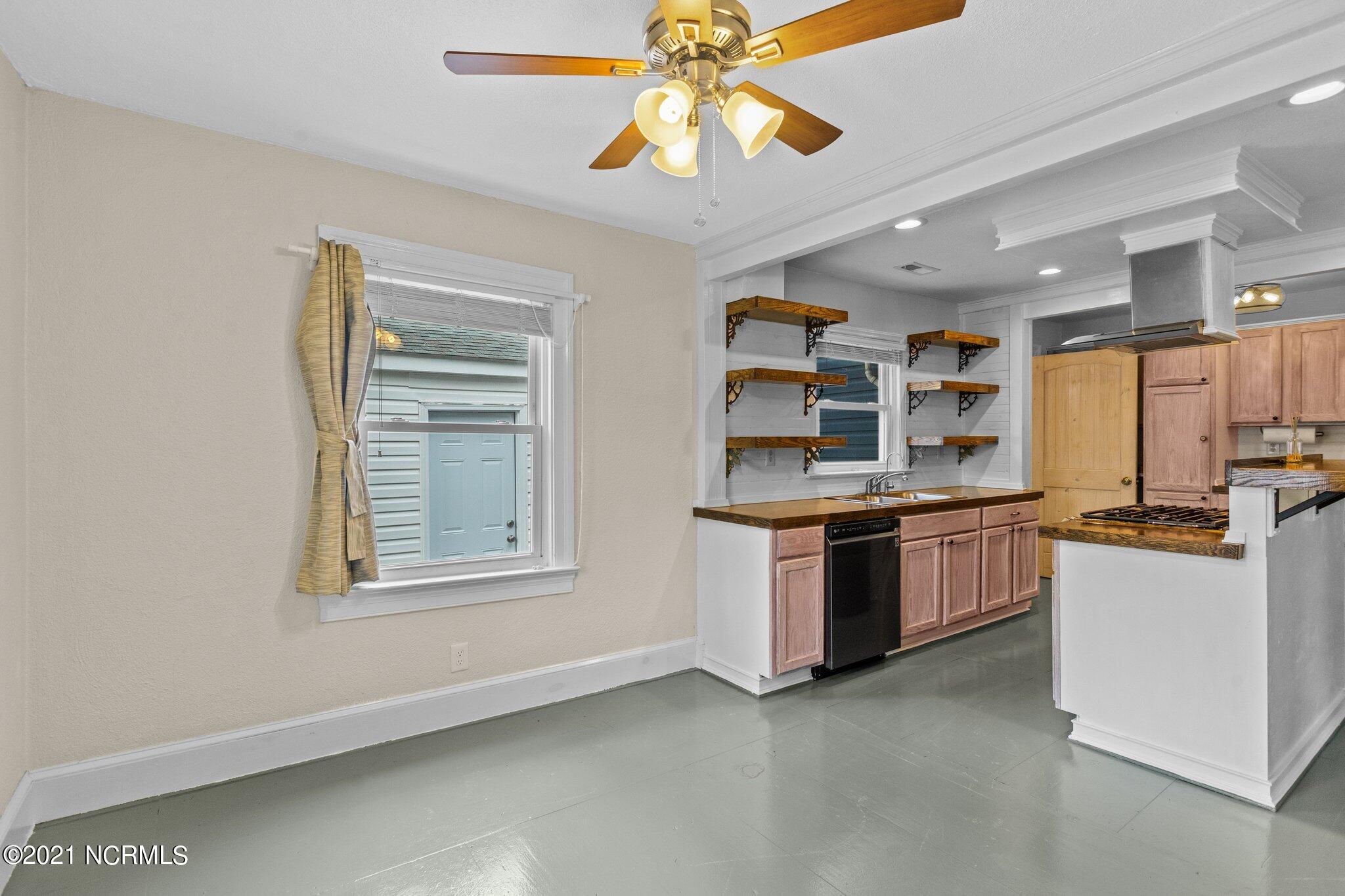 126 Roosevelt Road Jacksonville, NC 28540 - Photo 17 of 44 Kitchen