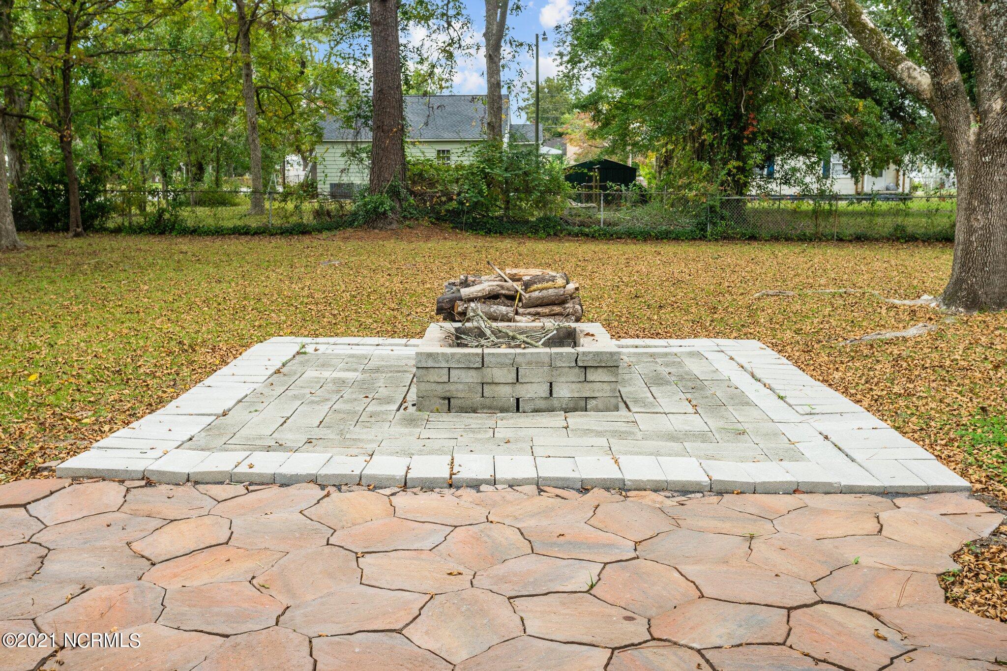 126 Roosevelt Road Jacksonville, NC 28540 - Photo 33 of 44 Firepit