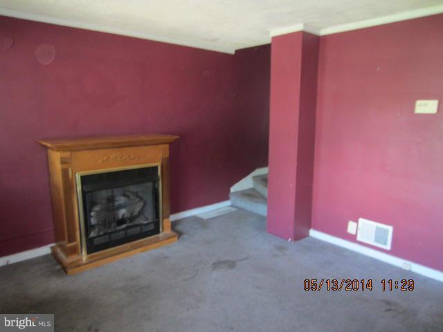 403 Roundview Road Baltimore, MD 21225 - Photo 2 of 10 Living Room
