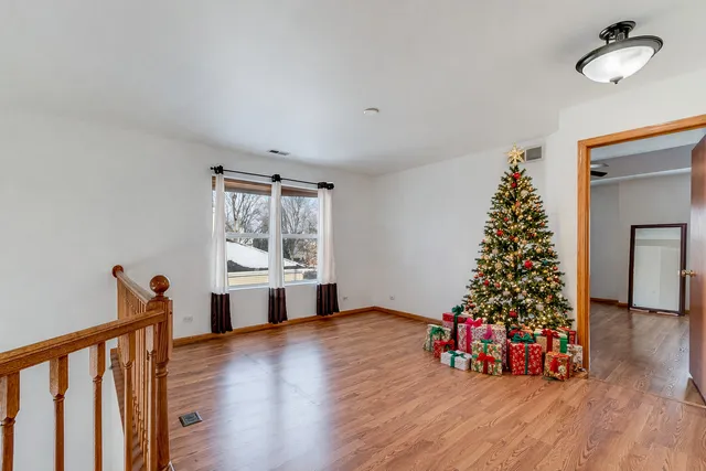 $435,000 | 1544 Suncrest Lane, Bolingbrook, IL 60490