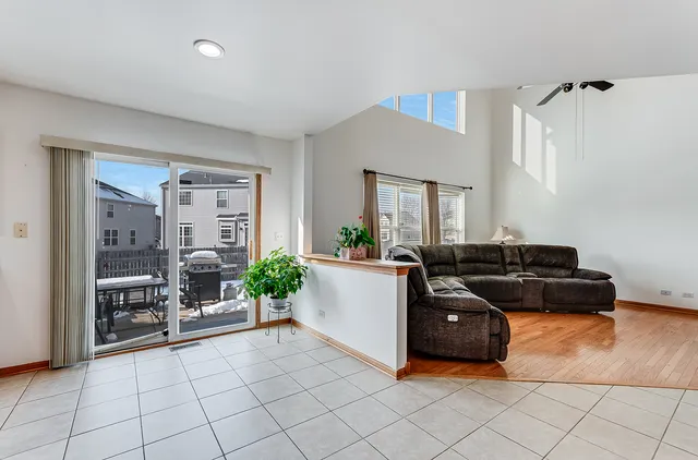 $435,000 | 1544 Suncrest Lane, Bolingbrook, IL 60490