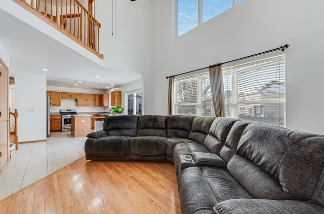 $435,000 | 1544 Suncrest Lane, Bolingbrook, IL 60490