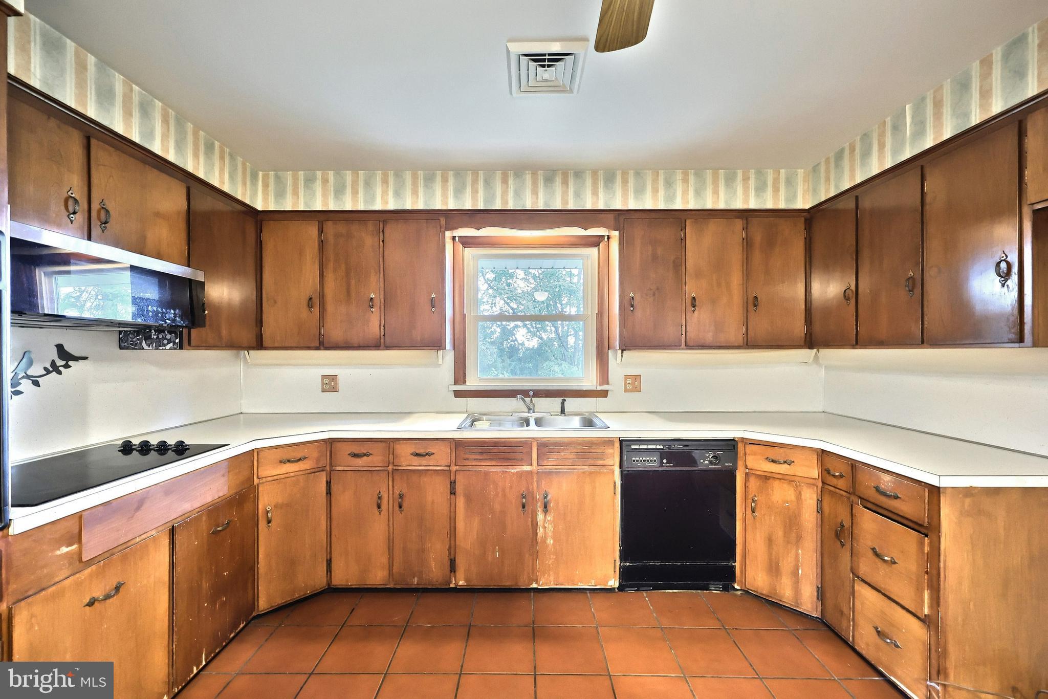 1311 Ruxton Road York, PA 17403 - Photo 9 of 39 Gallery Image 9