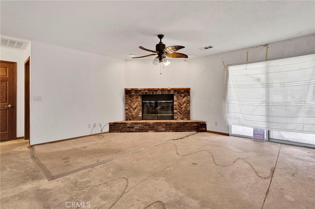18588 Kamana Road Apple Valley, CA 92307 - Photo 12 of 47