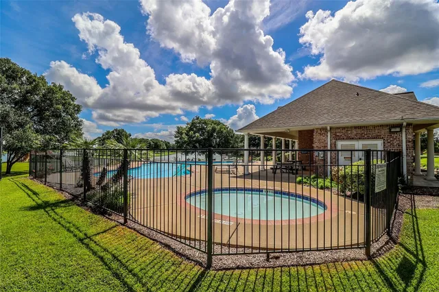 $2,650 | 34 Crestview Trail, Houston, TX 77082