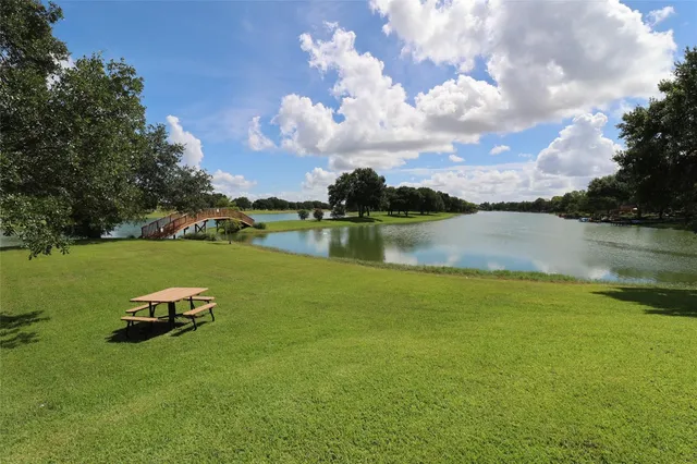 $2,650 | 34 Crestview Trail, Houston, TX 77082