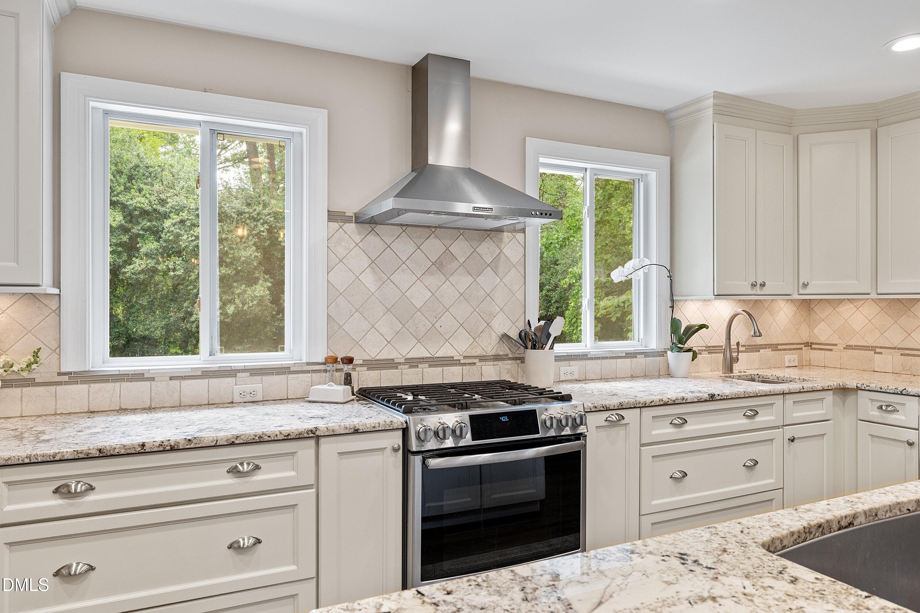 3113 Braddock Drive Raleigh, NC 27612 - Photo 20 of 55 27-pool Kitchen