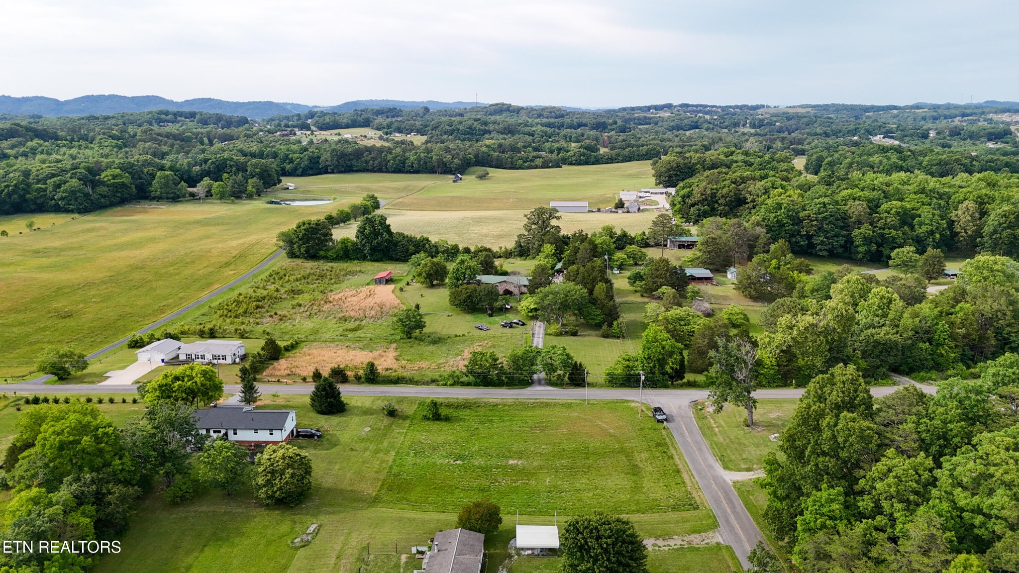 2 Wells Spring Road Dandridge, TN 37725 - Photo 12 of 23 Gallery Image 12