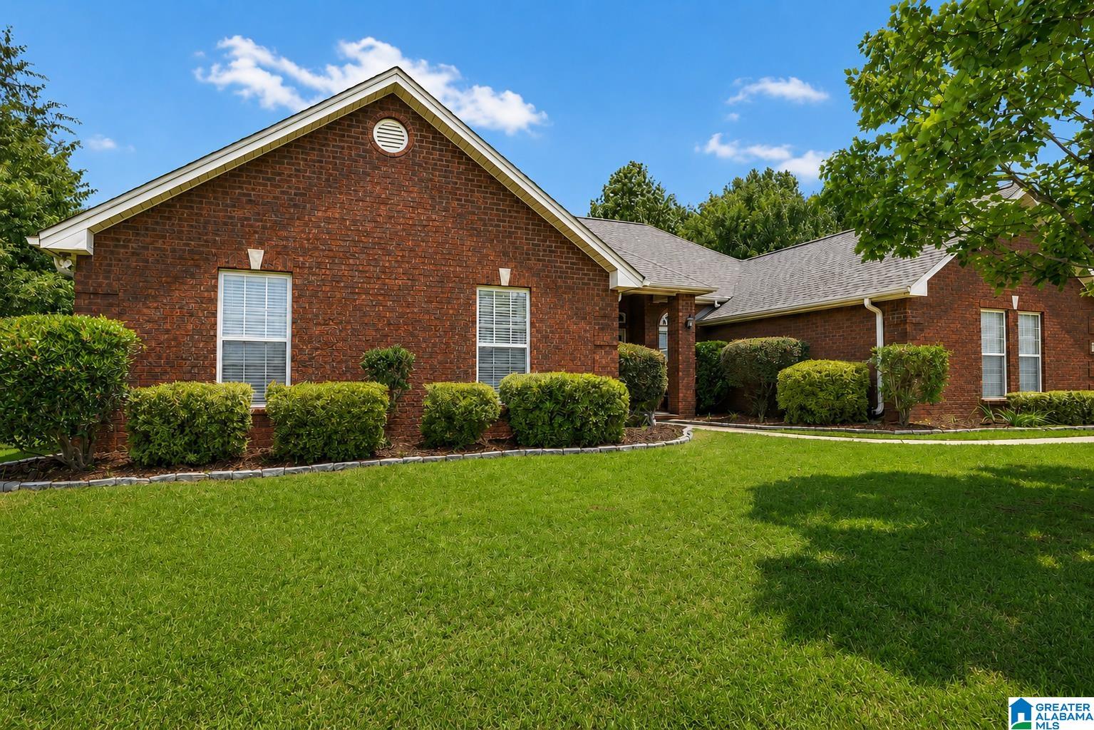 357 Tanglewood Circle Alabaster, AL 35007 - Photo 2 of 28