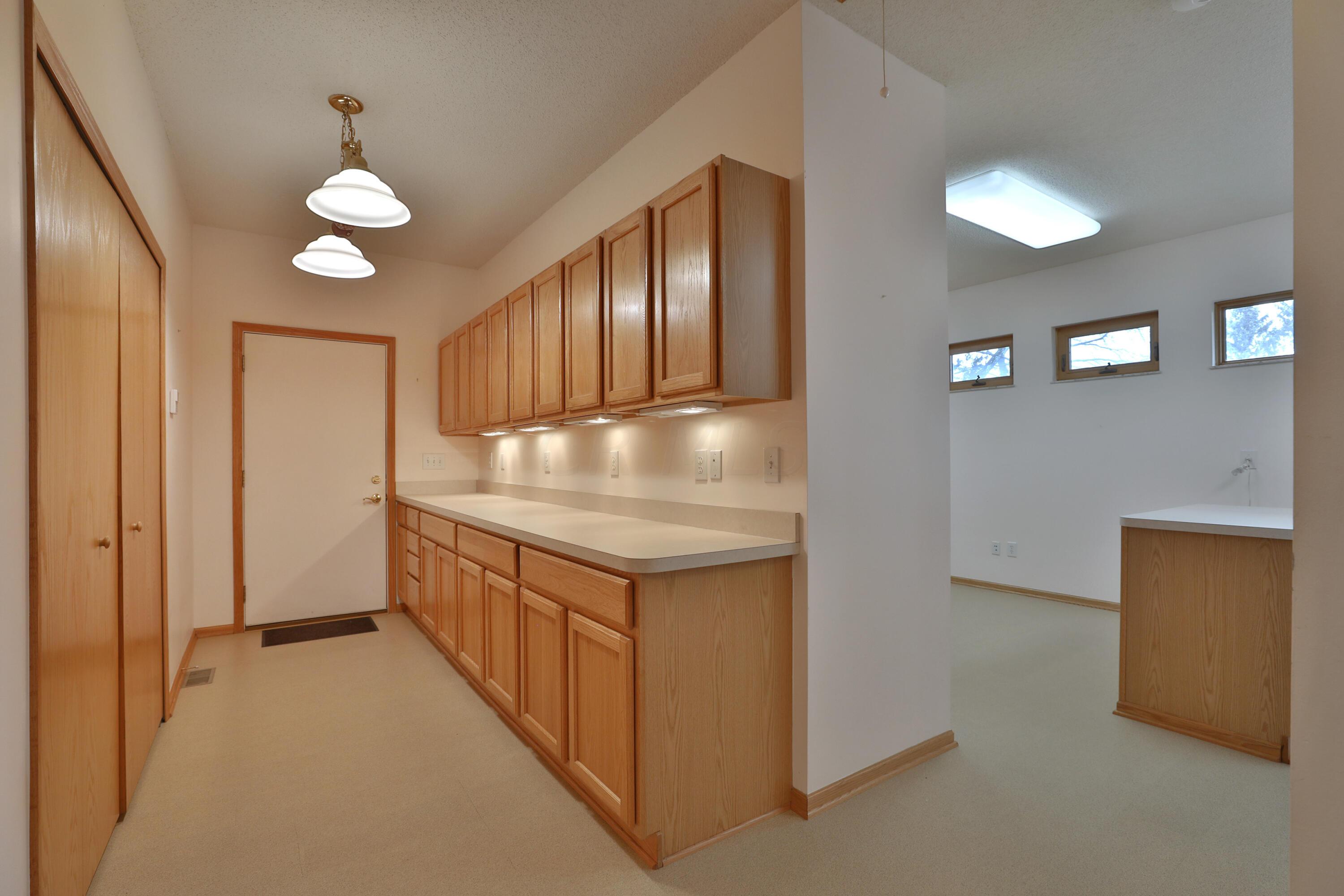 5892 Linworth Road Columbus, OH 43085 - Photo 35 of 68 5892-Linworth-35