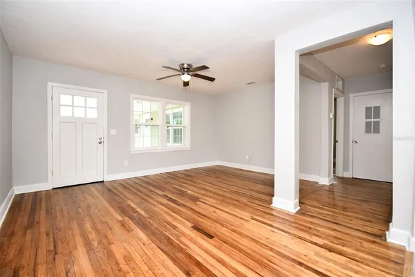 $1,100 | 1028 Northeast 3rd Avenue, Gainesville, FL 32601