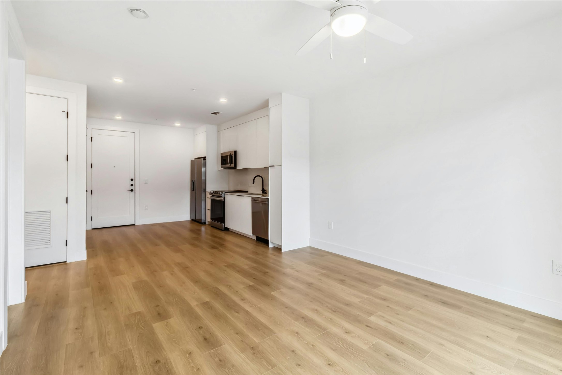 1701 Simond Avenue, Unit 401 Austin, TX 78723 - Photo 19 of 19 Open floor plan