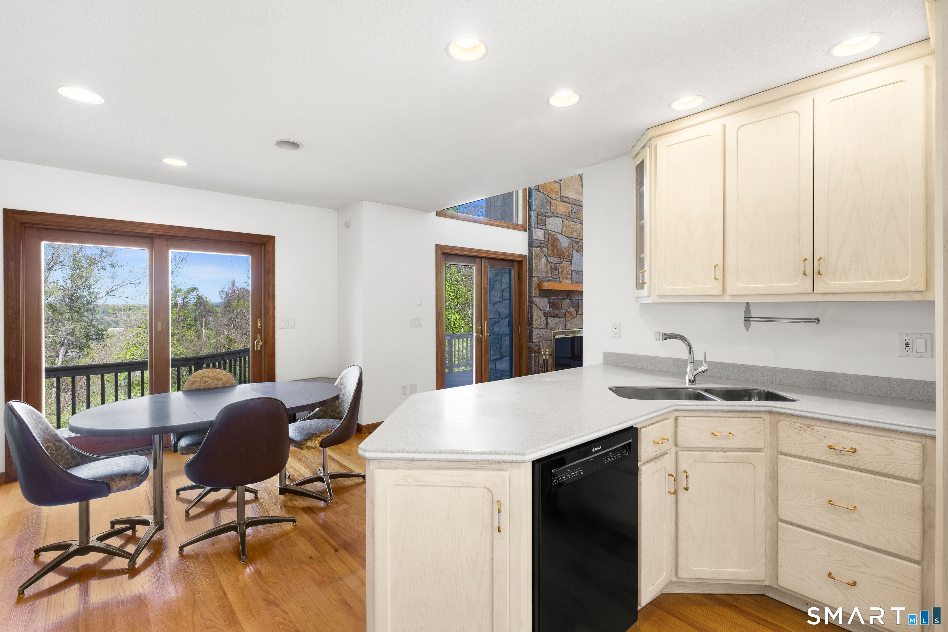 81 Anderson Road Pomfret, CT 06259 - Photo 8 of 30