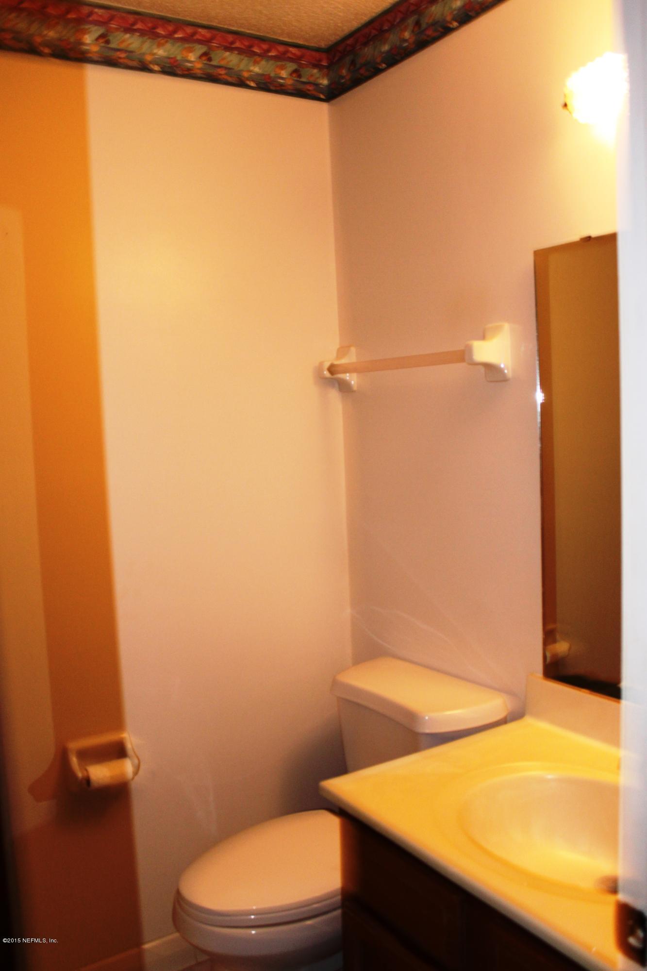 6123 Dawnridge Road East Jacksonville, FL 32277 - Photo 11 of 25 Bathroom 1