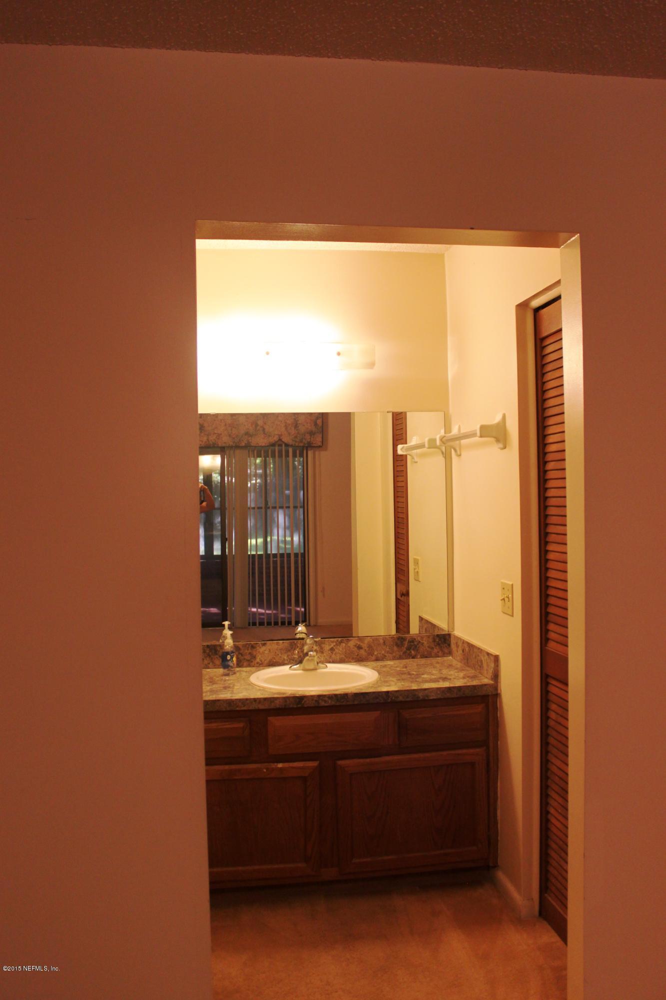 6123 Dawnridge Road East Jacksonville, FL 32277 - Photo 17 of 25 Master Bathroom