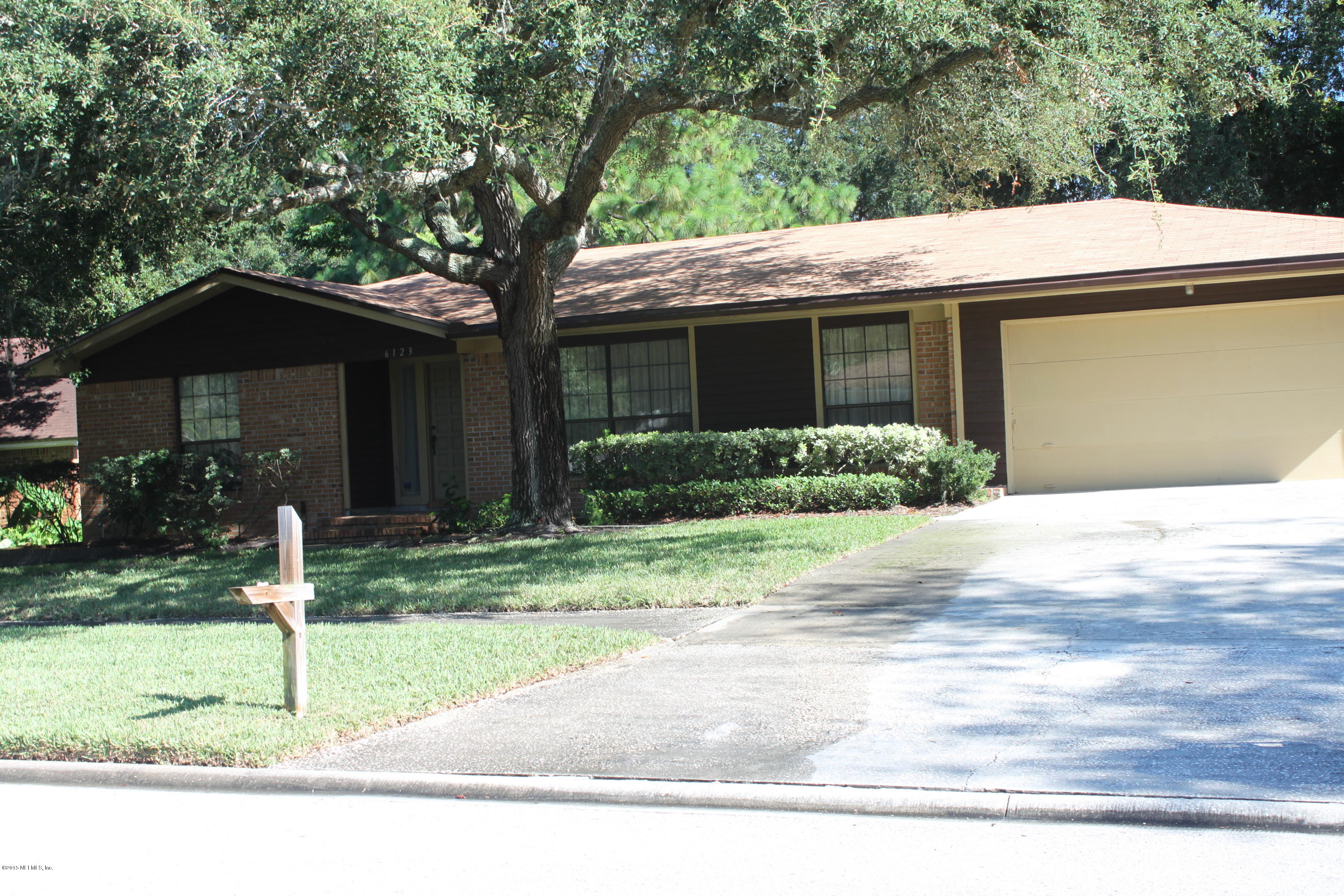 6123 Dawnridge Road East Jacksonville, FL 32277 - Photo 2 of 25 Front 2