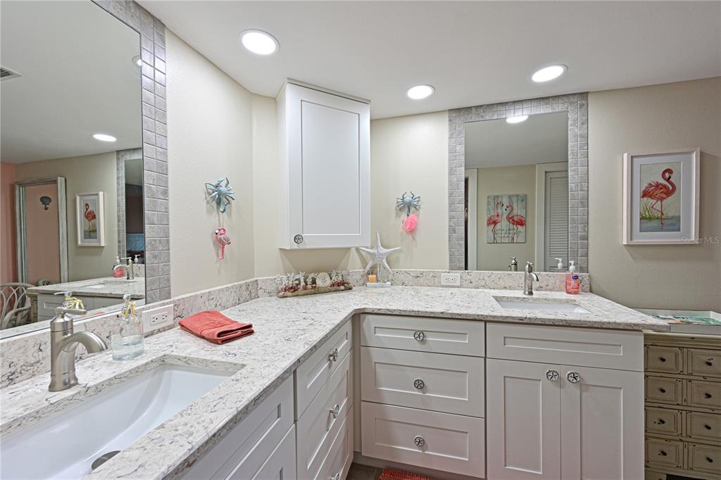 1319 Perico Point Circle Bradenton, FL 34209 - Photo 17 of 59