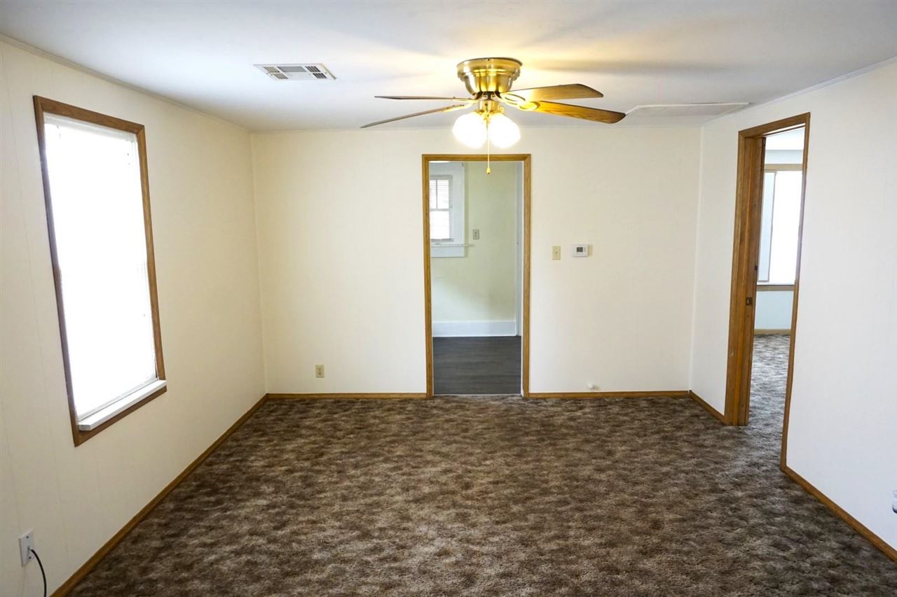 710 Locust Street Perry, OK 73077 - Photo 5 of 24 Gallery Image 5