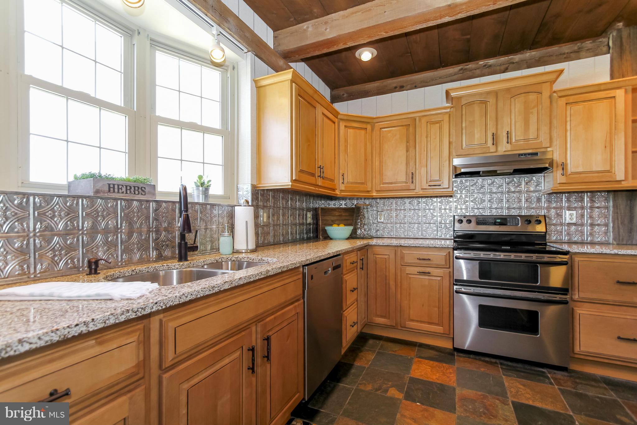 6451 Pamadeva Road Hanover, PA 17331 - Photo 10 of 29 Kitchen