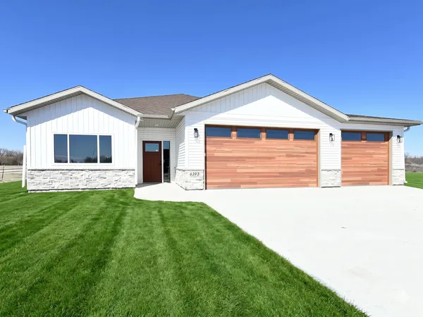 $489,900 | 6393 68th Street South, Fargo, ND 58104