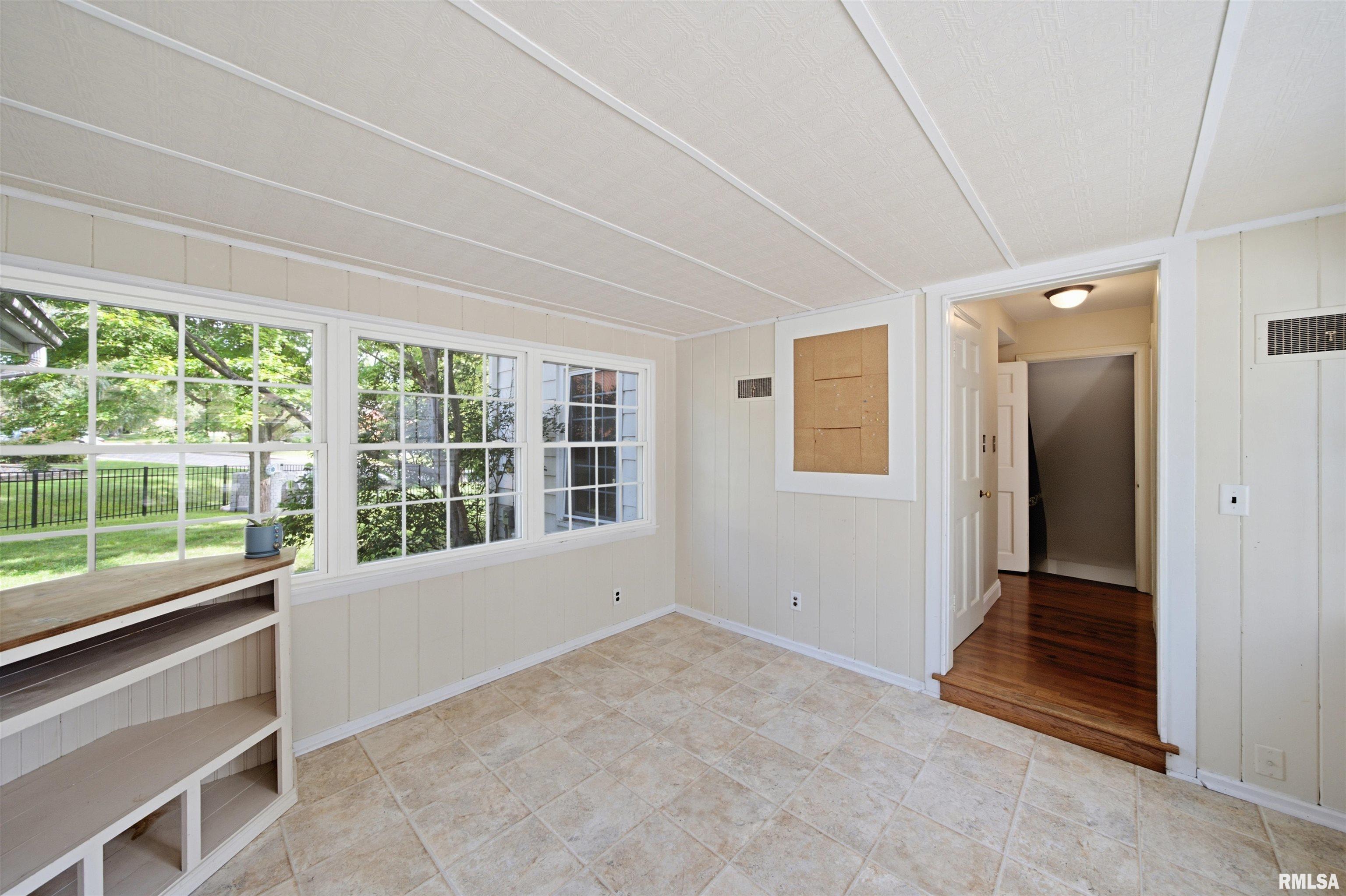 231 West Ridgemont Road Peoria, IL 61614 - Photo 20 of 51 Gallery Image 20