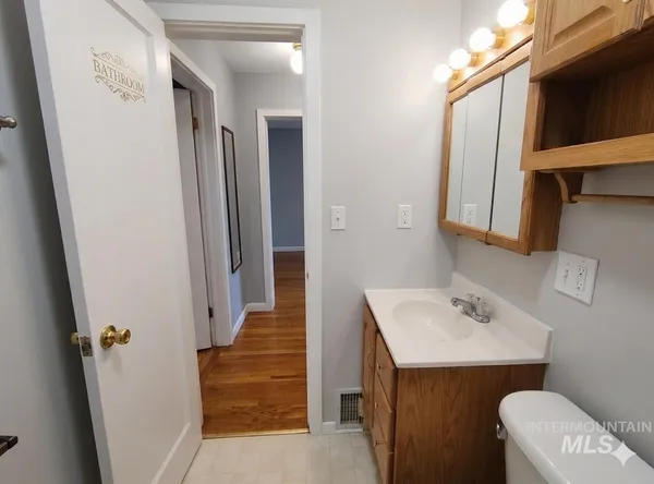 $270,000 | 506 California Street, Gooding, ID 83330