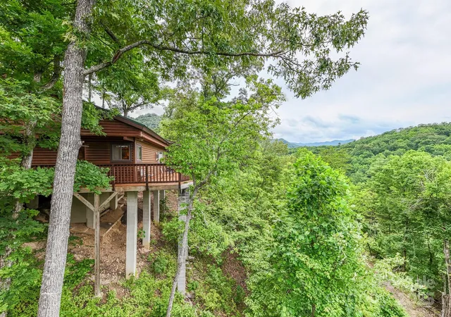 $298,450 | 307 Blue Ridge Parkway, Bryson City, NC 28713