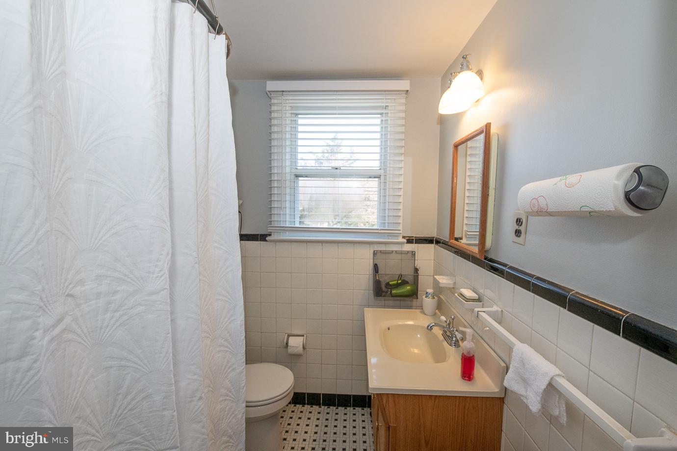 397 Grange Road Wayne, PA 19087 - Photo 26 of 31 Hall Bath with Tub/Shower
