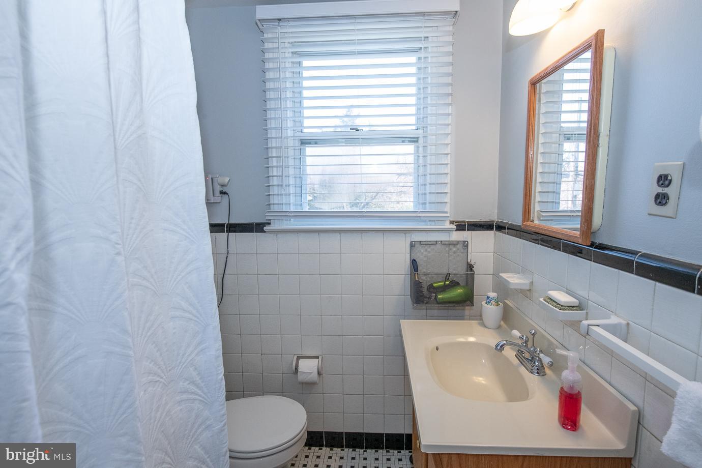 397 Grange Road Wayne, PA 19087 - Photo 27 of 31 Hall Bath