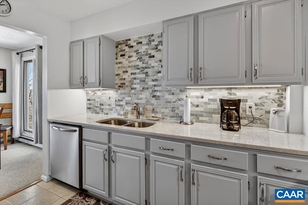 2063 Stone Ridge Roseland, VA 22967 - Photo 11 of 32