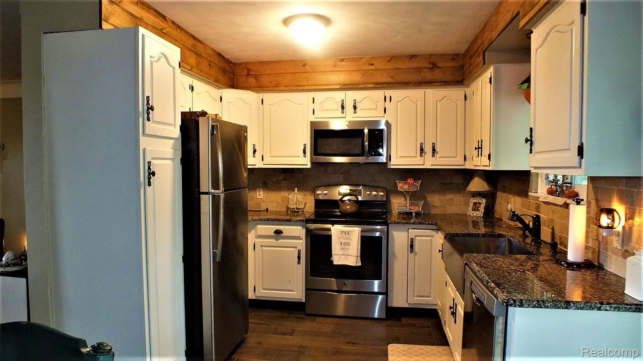 5381 Oak Grove Road Howell, MI 48855 - Photo 10 of 19 kitchen.JPG